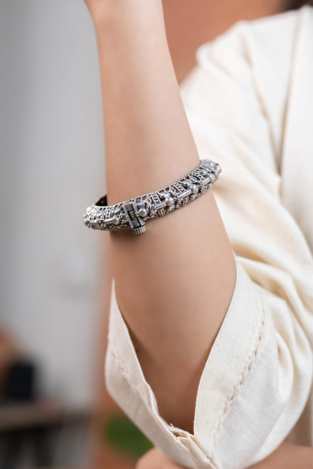 Vintage Silver Gleam Bangles - Artyaah